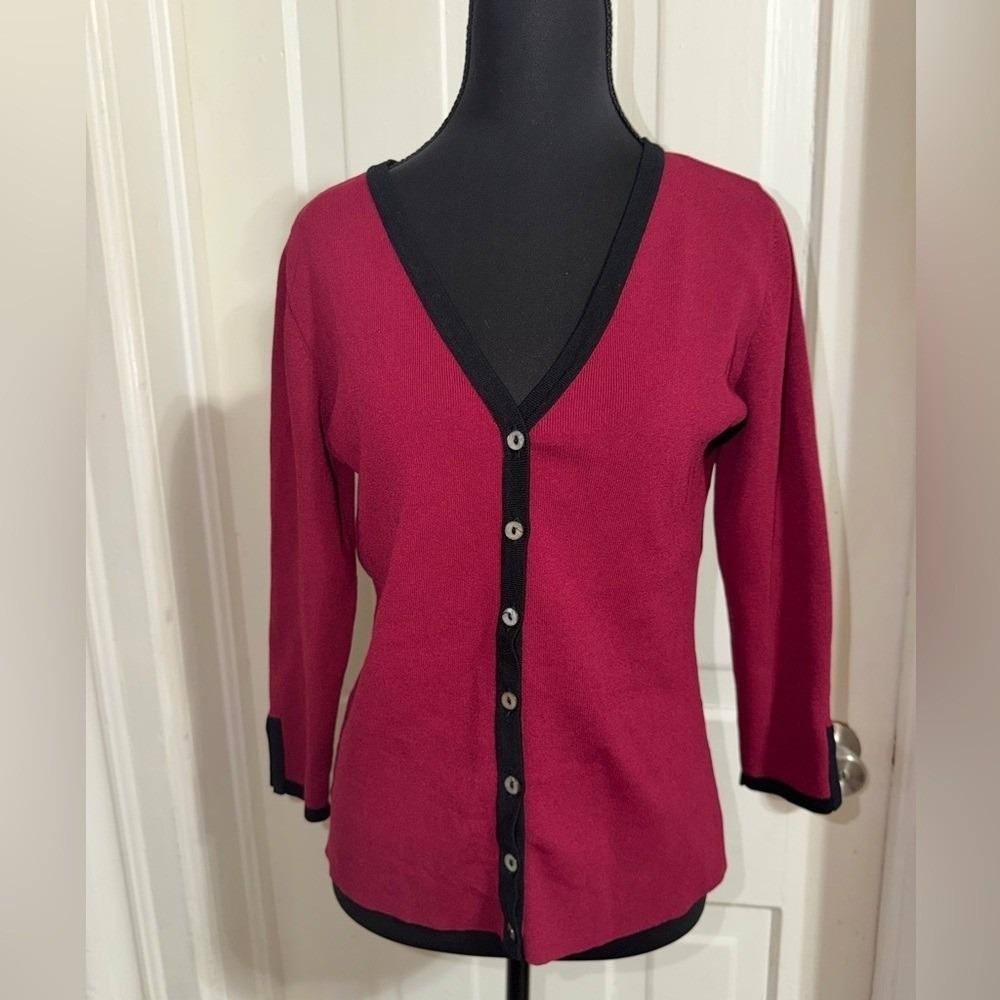 vintage Women's size medium Linda Mathew's V-Neck Button-Up Sweater cardigan